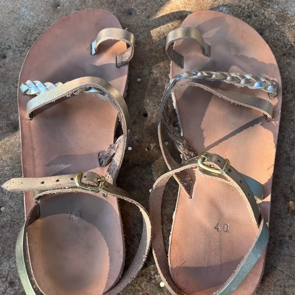 Grecian Barefoot Gold Strappy Sandals - Picture 2 of 4